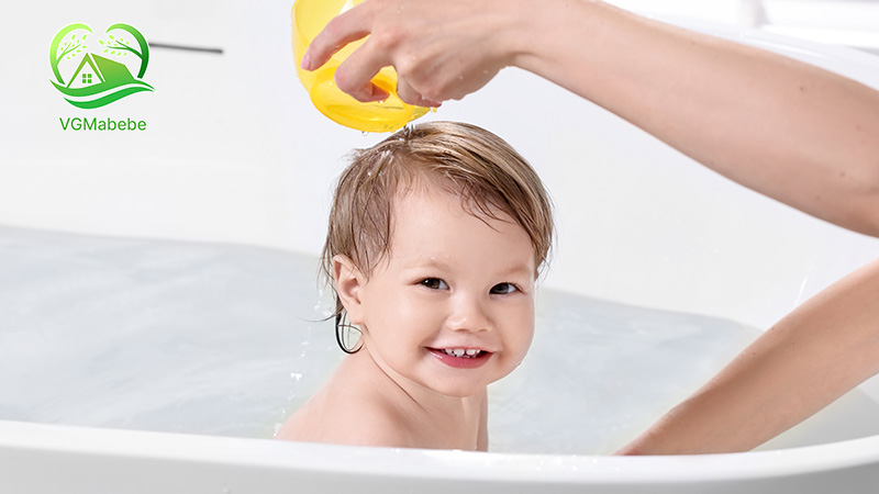 Mẹ nên chọn sữa tắm tắm dược liệu cho bé