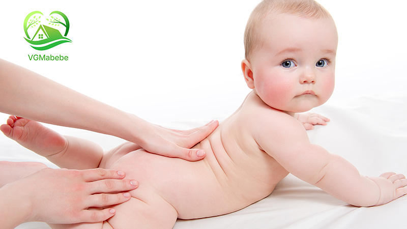 Cách thoa dầu tràm cho bé
