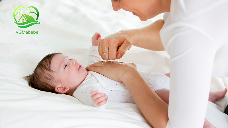 Vì sao nên sử dụng tinh dầu tràm cho trẻ sơ sinh